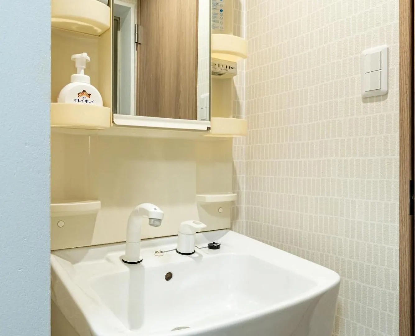 Apartment 0102 Newly Opened Hotel Baika Family Friendly Free Parking 10 Minutes To Usj 102 Osaka